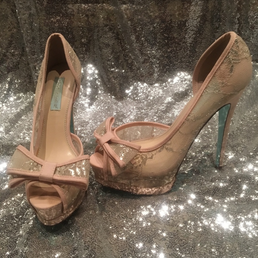 Betsey Johnson – Vail Peep Toe Platform Pump